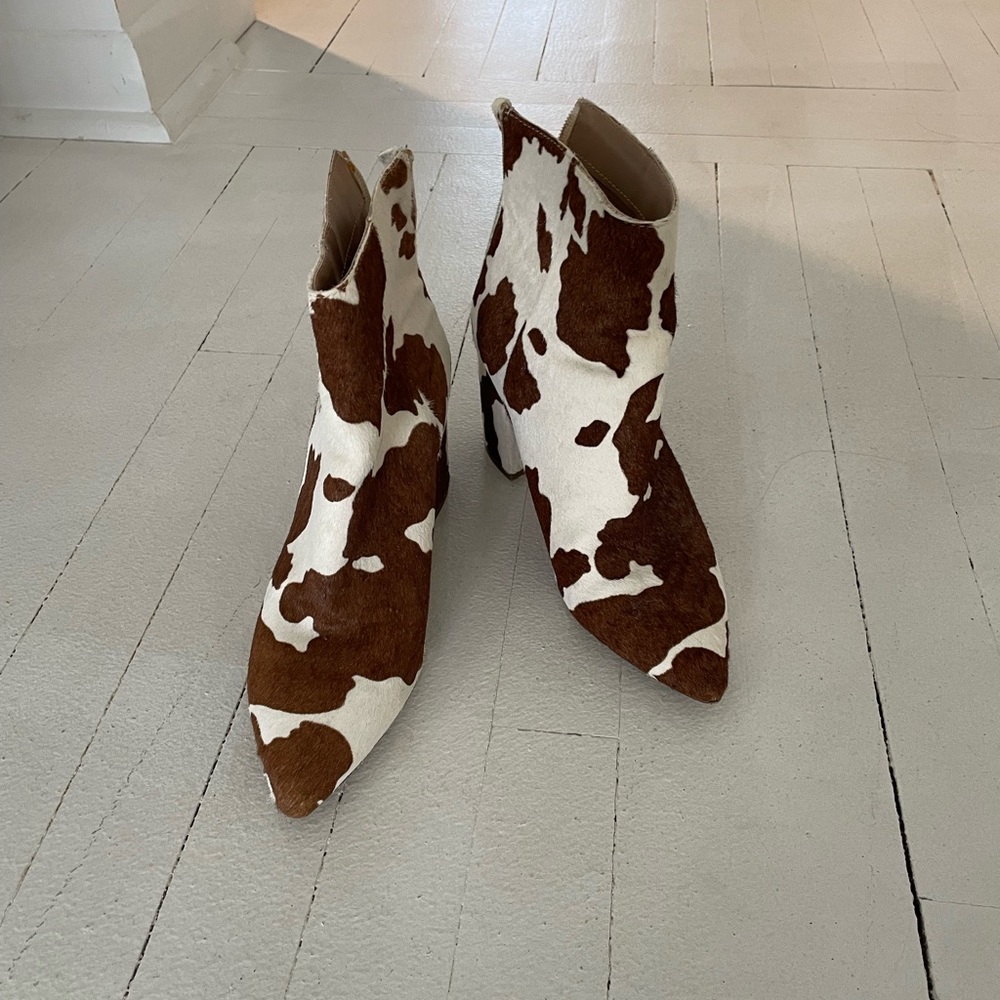 Steve Madden Brown and White Cowhide Ankle Boots